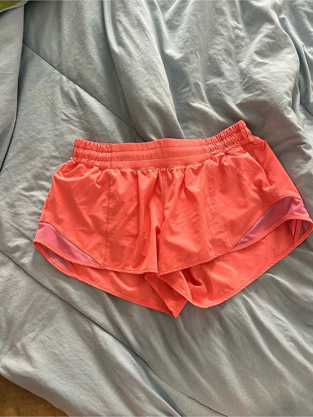 Lululemon Hotty Hot Low-Rise Lined Short 2.5" Shorts 2.5" Orange & Pink